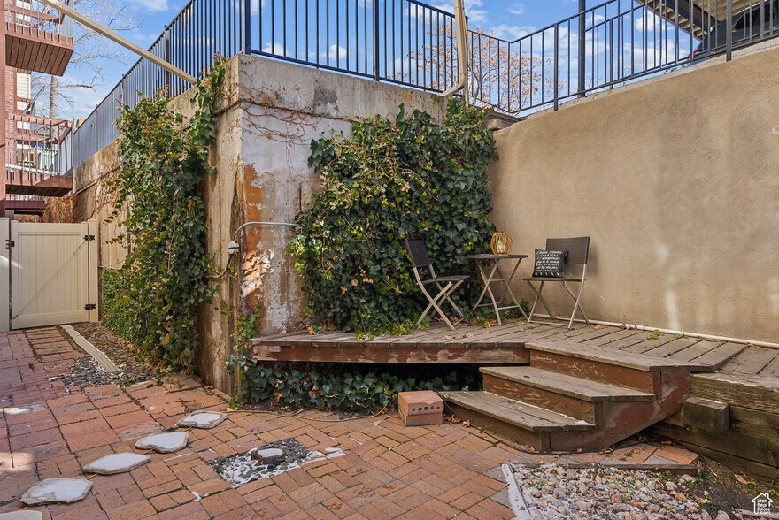 Patio - 1044 E 400 S