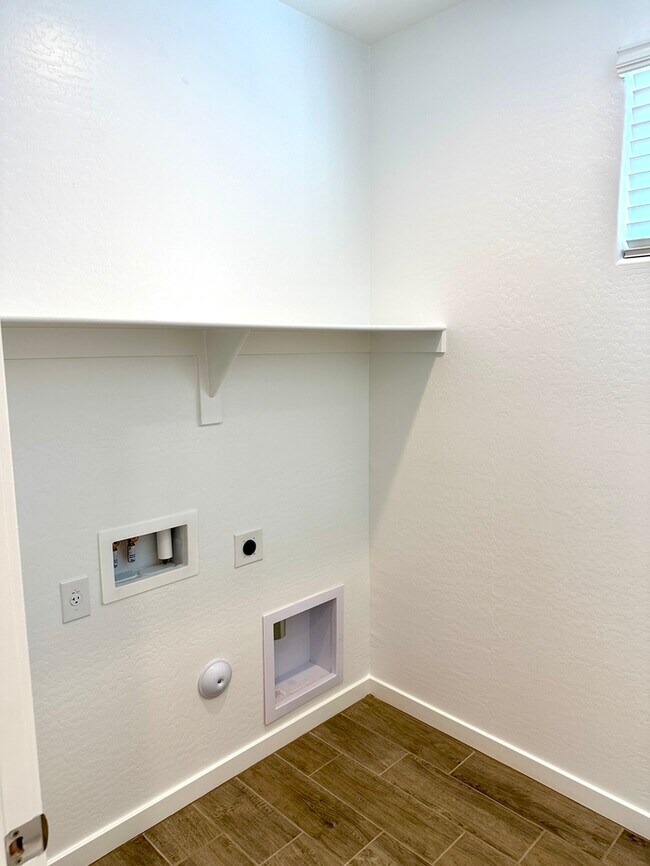 Building Photo - Amazing NEWER Lennar home in Hawes Crossing