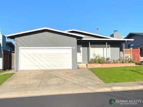 Building Photo - Remodeled 3 Bedroom, 2 Bath in South San Francisco off of Hillside