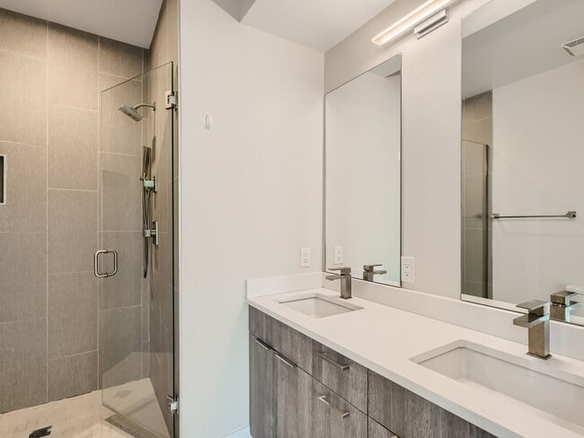 Building Photo - New 2BR/2BA Townhouse In RiNo!!!!!!