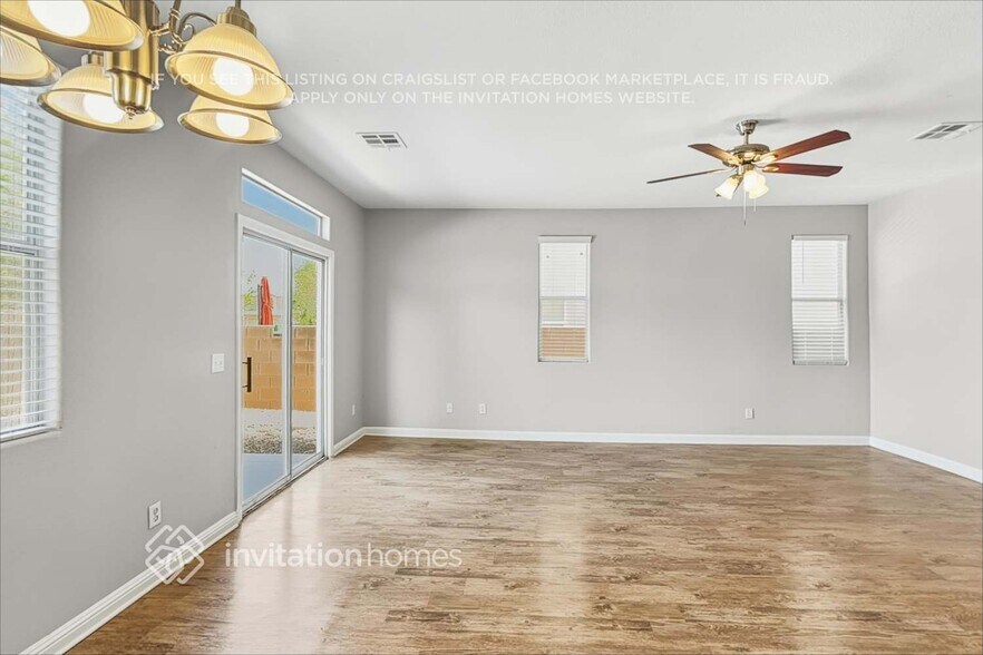 Building Photo - 4028 Villeroy Ave