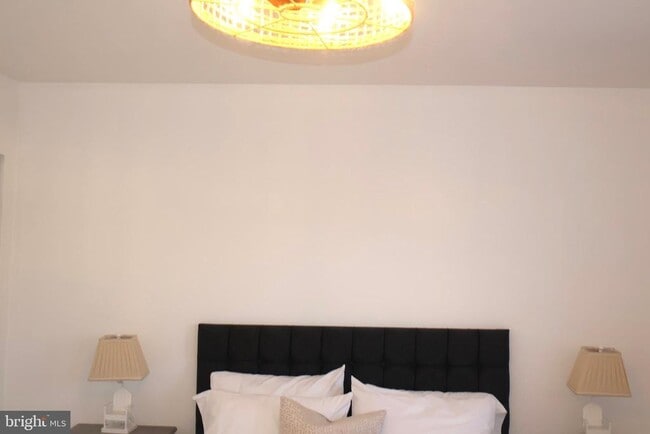 Building Photo - 5934 Mayflower Ct