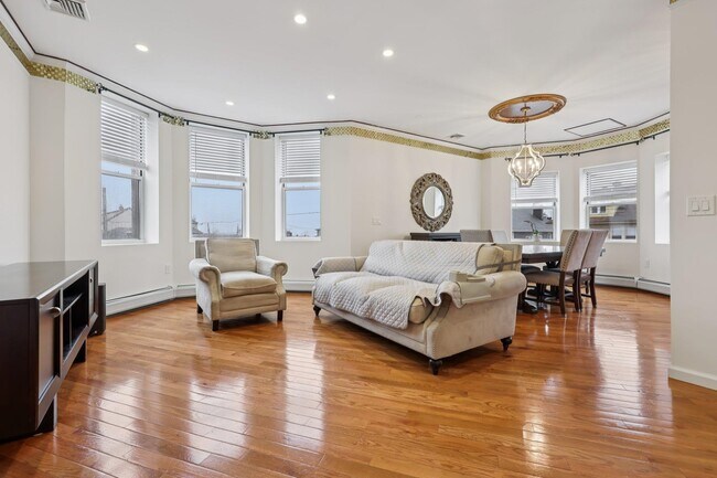 Building Photo - 239 Desoto Pl