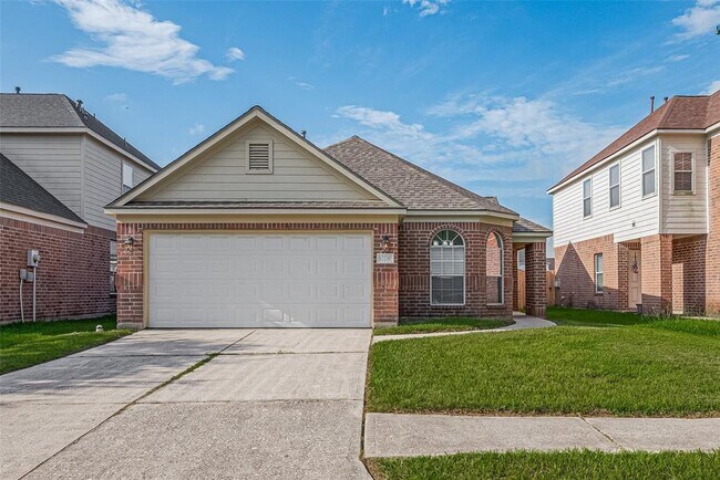 Primary Photo - 12230 Hawthorne Hill Cir