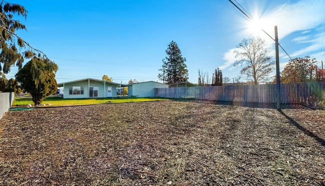 Building Photo - Updated Duplex