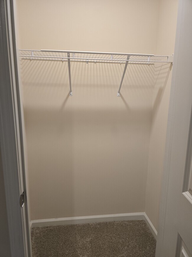 Building Photo - 883 Falls Grove Trl