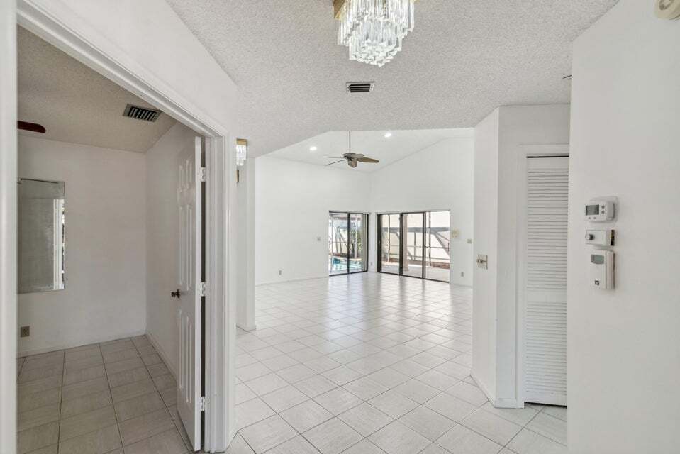 Building Photo - 7842 Villa Nova Dr
