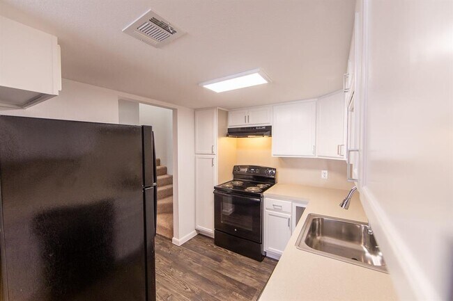 Building Photo - 5506 Grover Ave