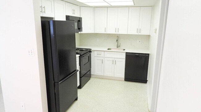 Building Photo - 1232 Cabana Rd