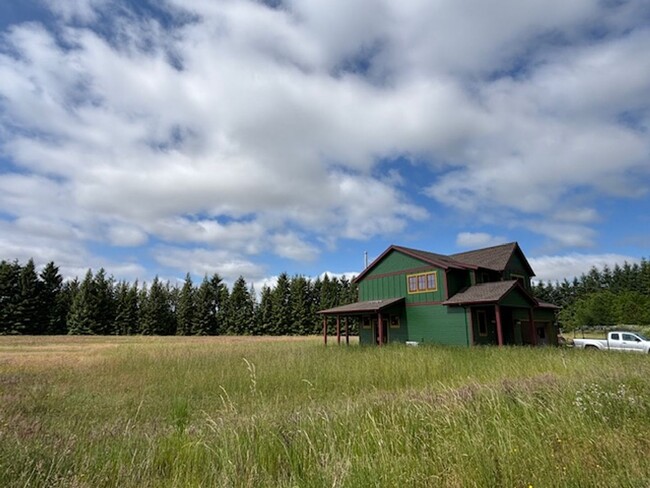 Primary Photo - Stunning 3-Bed, 2.5-Bath Country Home on 3...
