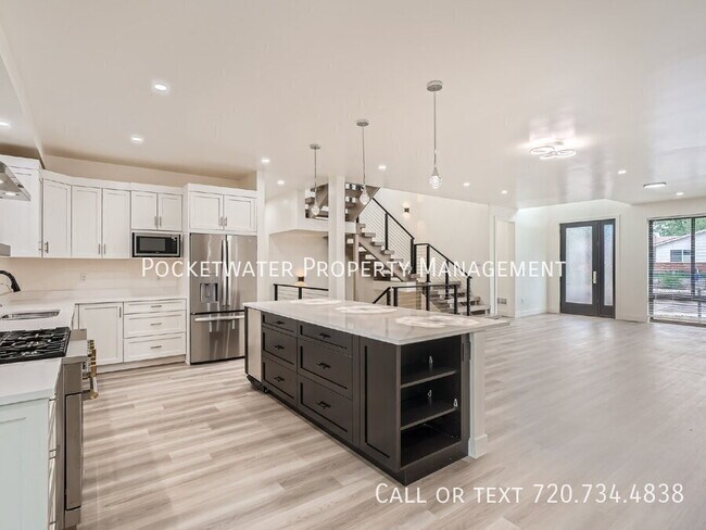 Building Photo - 3595 Darley Ave