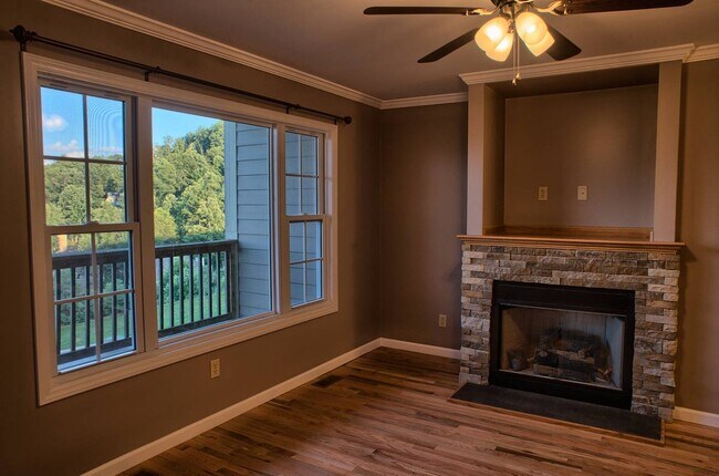 Building Photo - 31 Rotunda Cir