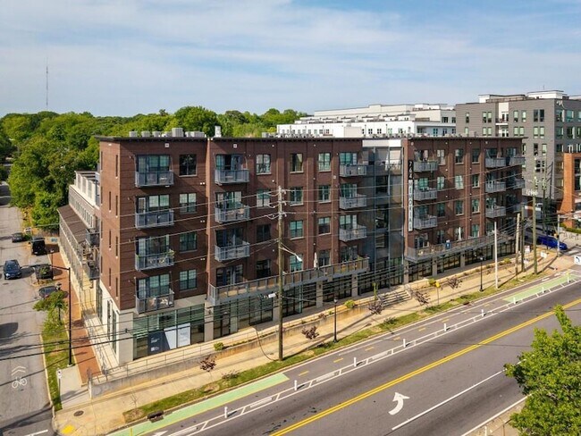 Building Photo - 764 Memorial Dr SE
