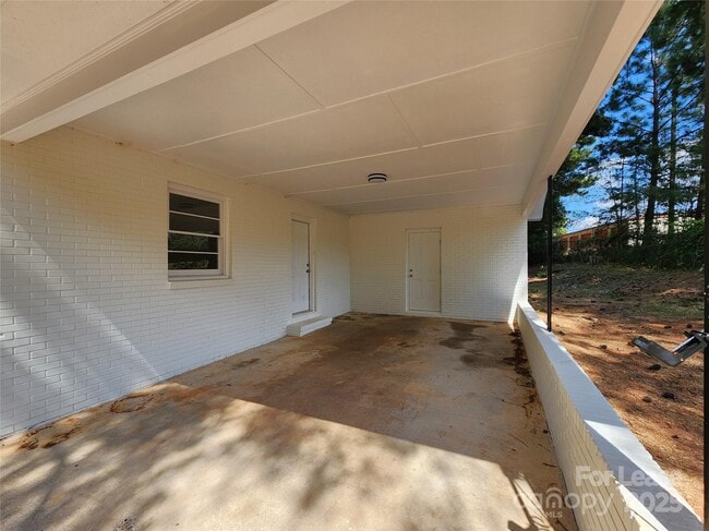 Building Photo - 204 Long Creek Rd