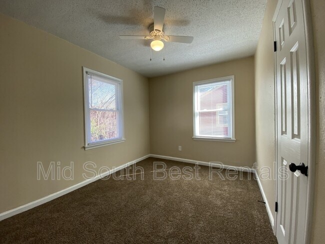 Building Photo - 1986 Dupont Ave