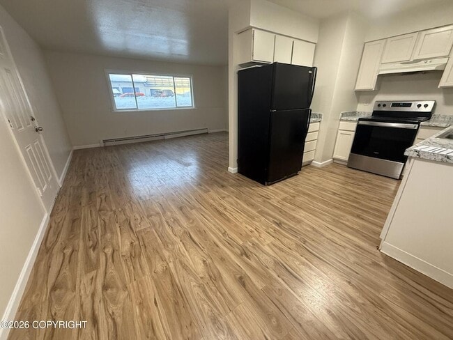 Building Photo - 441 N Flower St