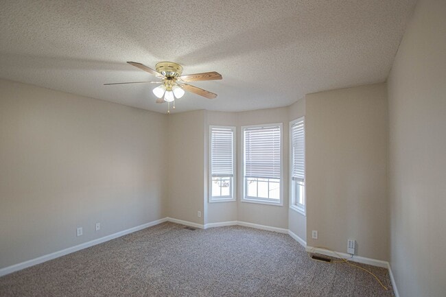Building Photo - Pet Friendly Three Bedroom!