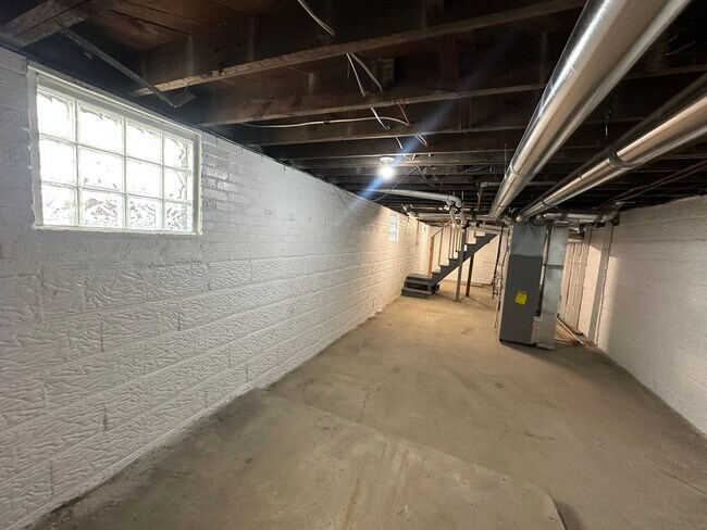 Building Photo - A beautiful, spacious, fully undated 2 bed...