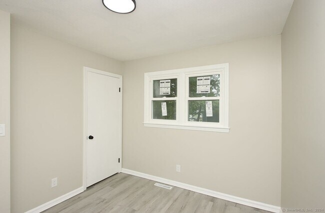 Building Photo - 2 Lakeview Ave