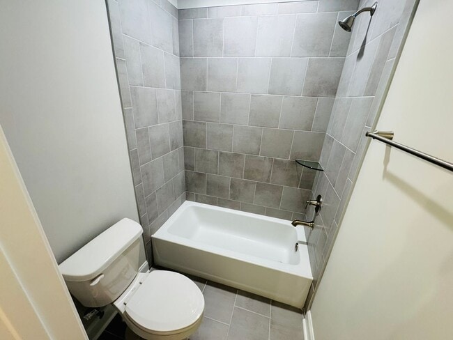 Building Photo - 3BR/3.5BA Townhome in The Crossing at Oxfo...