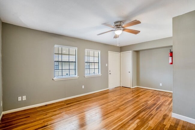 Building Photo - 4814 Delano St