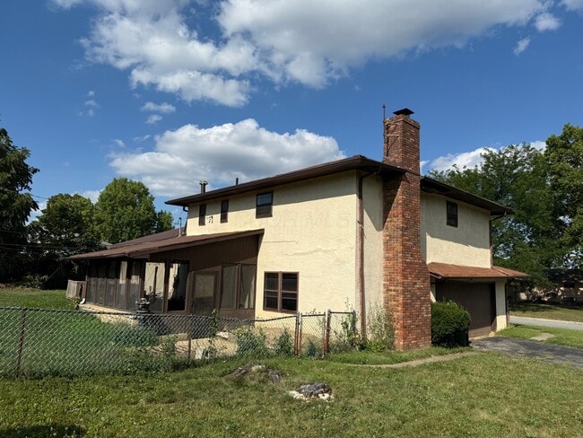 Building Photo - 1239 Bradshire Dr