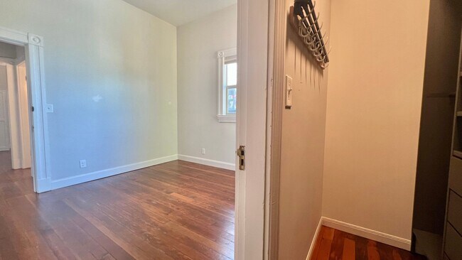Building Photo - 696-694-29th