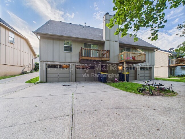 Building Photo - 7941 NW 79th Pl