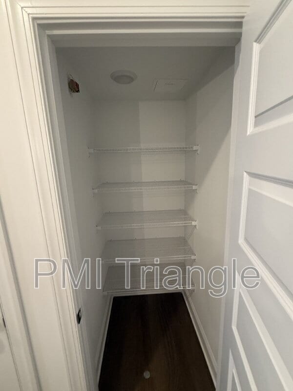 Building Photo - 1215 Shaw View Aly