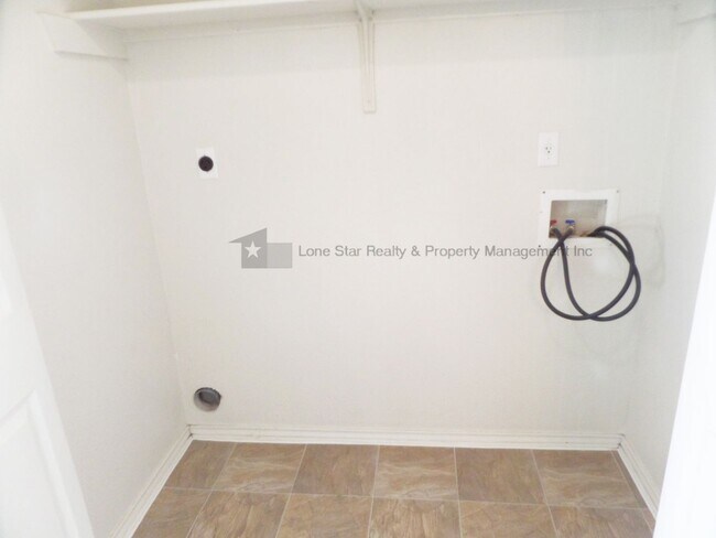 Building Photo - 3-Bedroom Duplex for Rent in Killeen