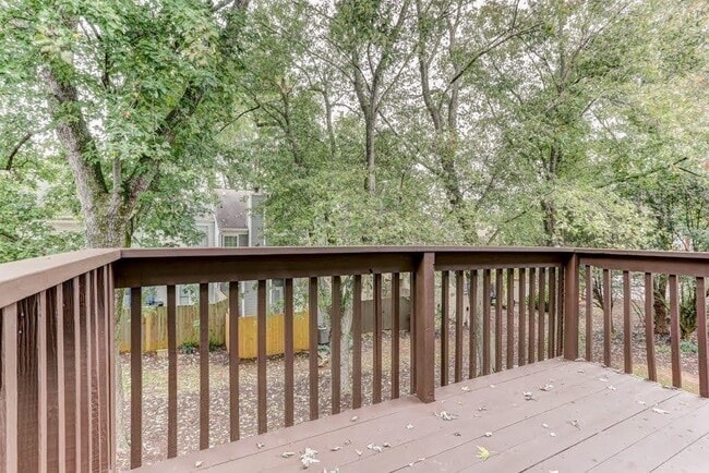 Building Photo - 406 Wedgewood Way