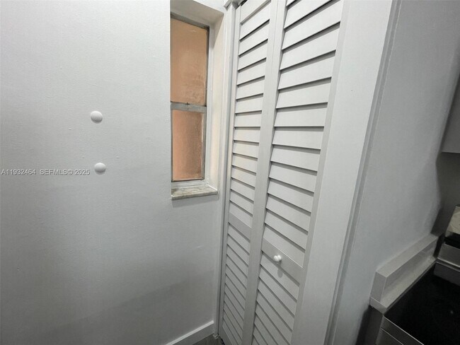 Building Photo - 7800 S Colony Cir