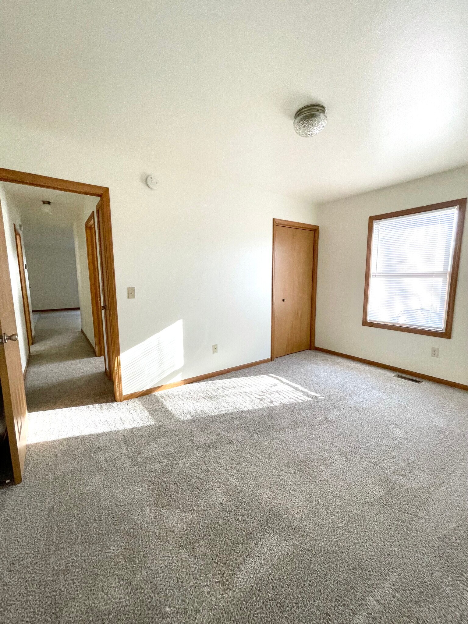 Building Photo - 1509 Manor Ln