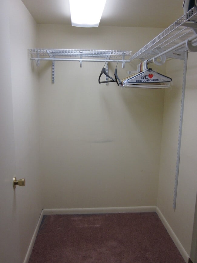 Building Photo - Charming 2 Bedroom/ 2 Bathroom Apartment in Mays Chapel, MD!