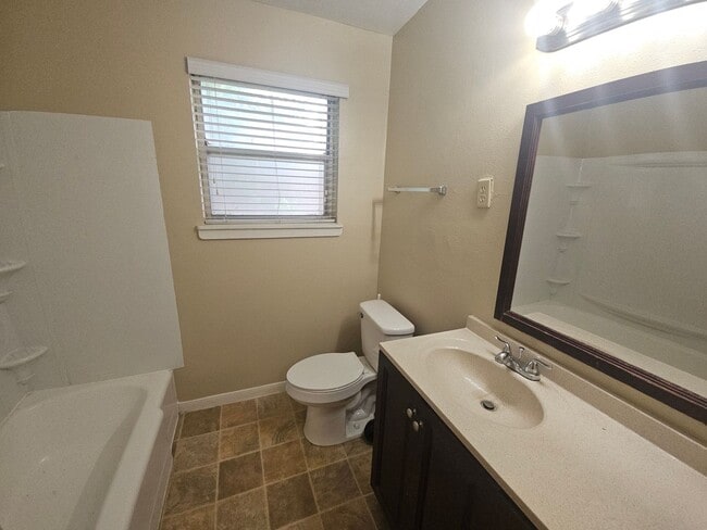 Building Photo - Cozy 2 bedroom 1 bathroom house with 1 car garage in North Richland Hills