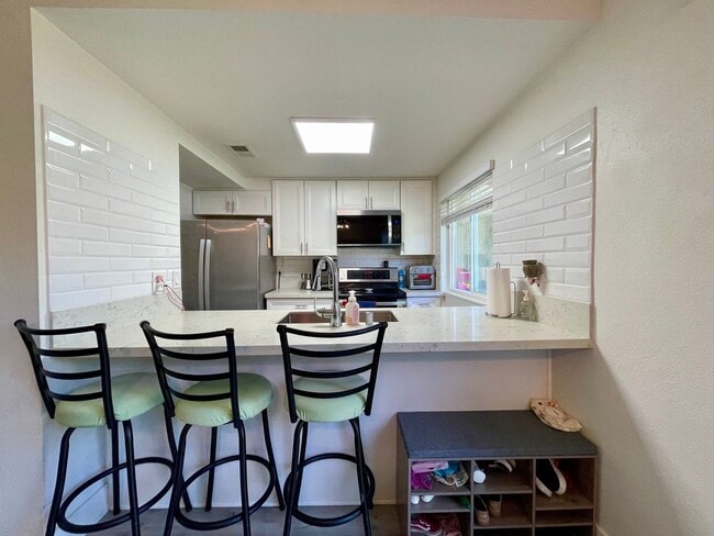 Building Photo - Very nice updated 3 Bedroom 1.5 bath Home