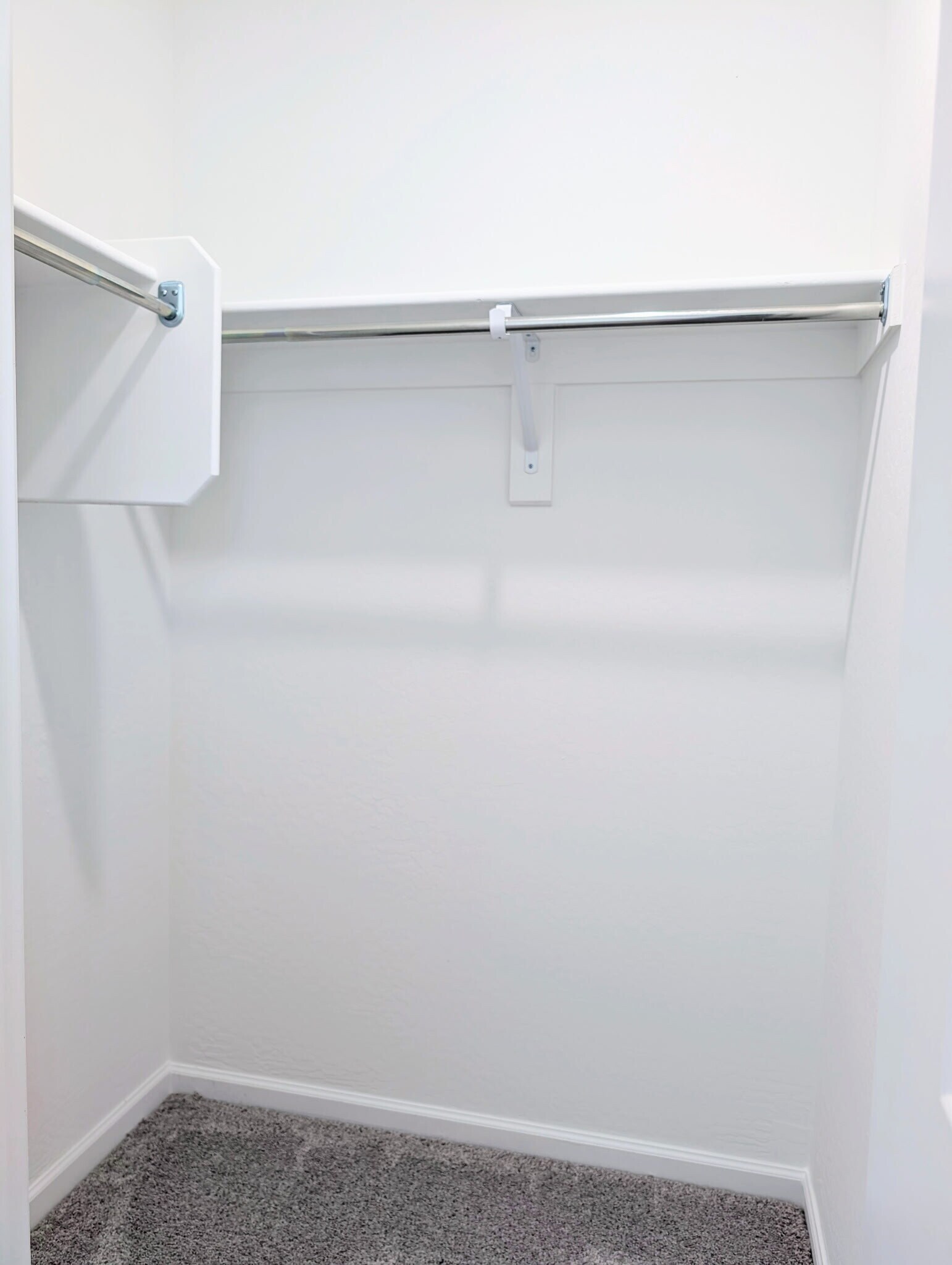 Building Photo - 711 Dylan Ct