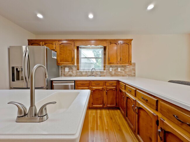 Building Photo - 4 Bedroom, 4.5 Bath Home in Heart of Hoover