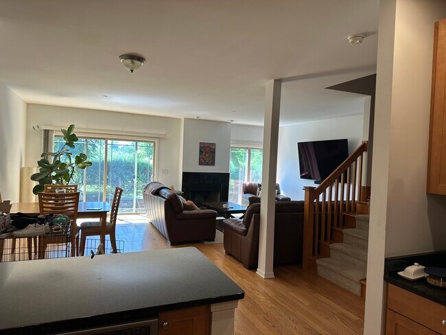 Building Photo - 152 Finstad Dr