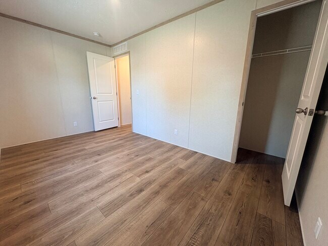 Building Photo - 308 Autumn Park Dr