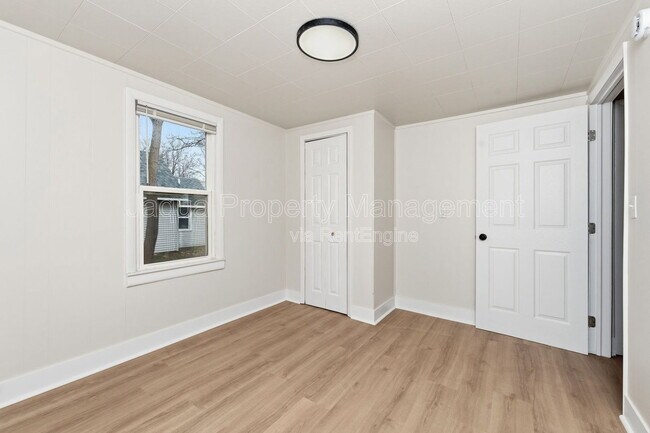 Building Photo - 5923 Missouri Ave