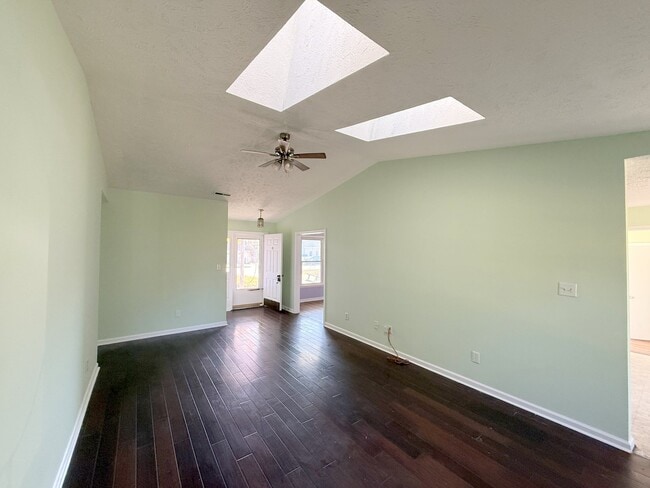 Building Photo - 158 Lewis Ln