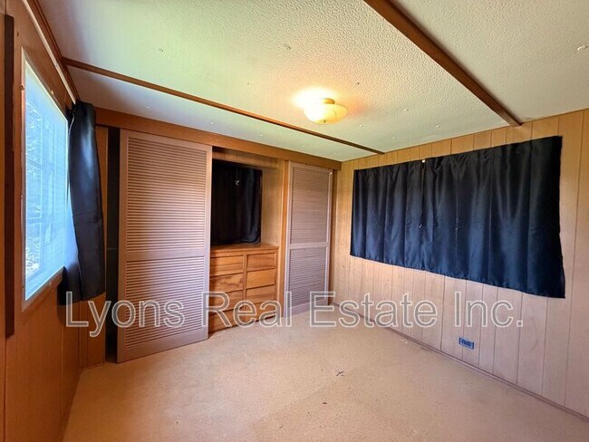 Building Photo - 140 Lamplighter Ln
