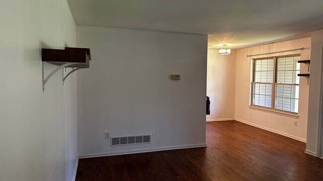Building Photo - 350 Tavistock