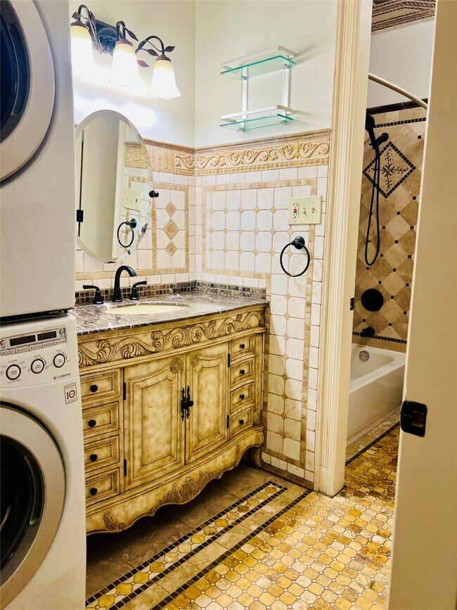 Building Photo - 2100 Tanglewilde St