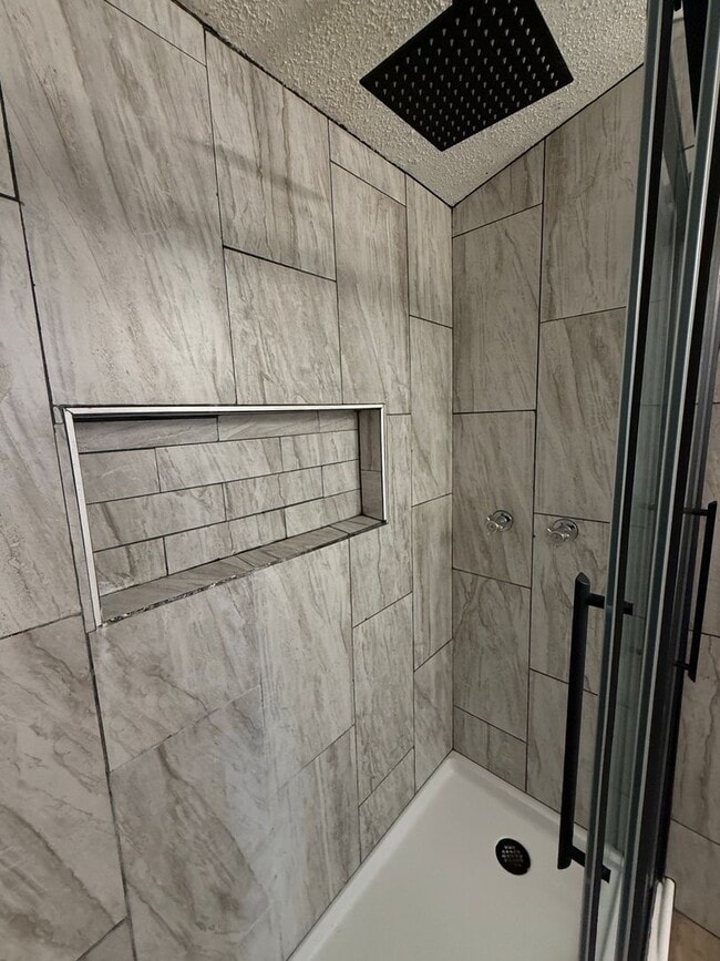 Building Photo - Elegant Residence in a Private Cul-de-Sac! "ASK ABOUT OUR ZERO DEPOSIT"