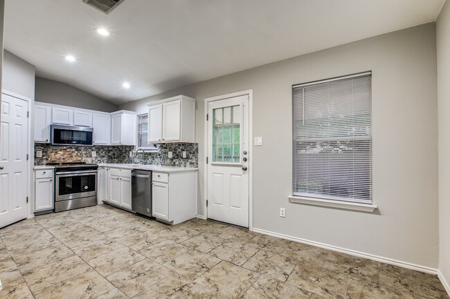 Building Photo - Remodeled single story 4 bedroom - Beautif...