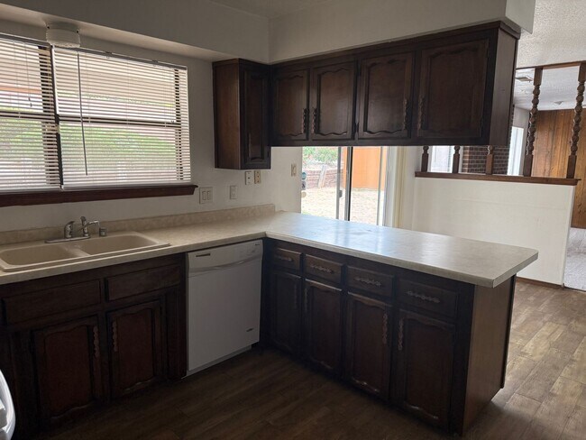 Building Photo - 4 Br, 1.75 Ba, 2 living areas, formal dining room, 2 CG, nice yards, storage shed