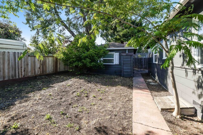 Building Photo - 2107MONTGOMERYDRIVE (L)