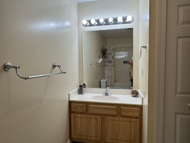 Building Photo - 206 Wewoka Trce
